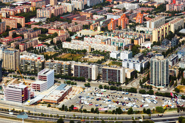 巴塞罗那的鸟瞰。 住宅区的新房子