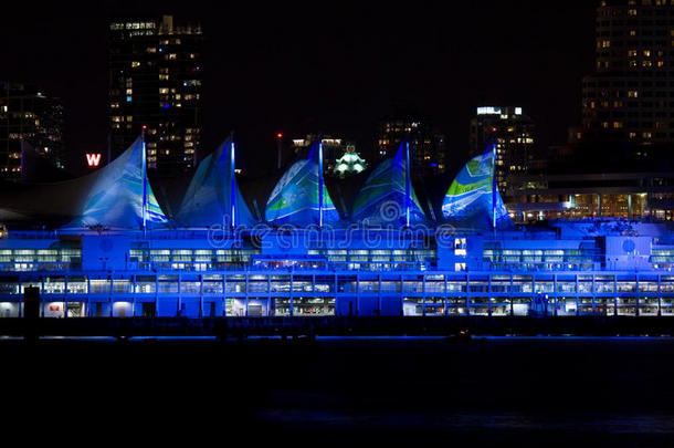 加拿大地方，温哥华晚上有灯光表演