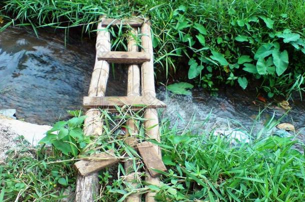 沟上的竹桥