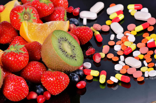 浆果，水果，维生素和营养补充剂