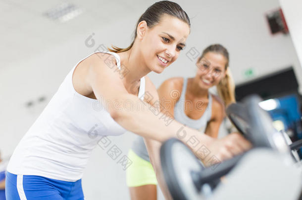 女子健身训练