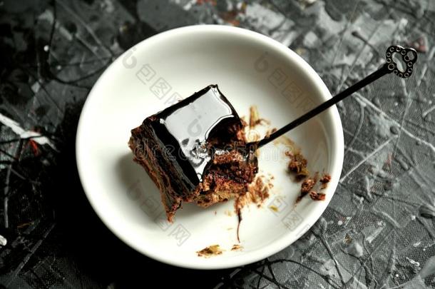 艺术和食物：早餐加黑巧克力蛋糕