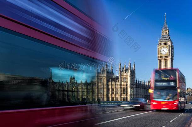 大本钟和<strong>路过</strong>的红色公共<strong>汽车</strong>，伦敦，英国