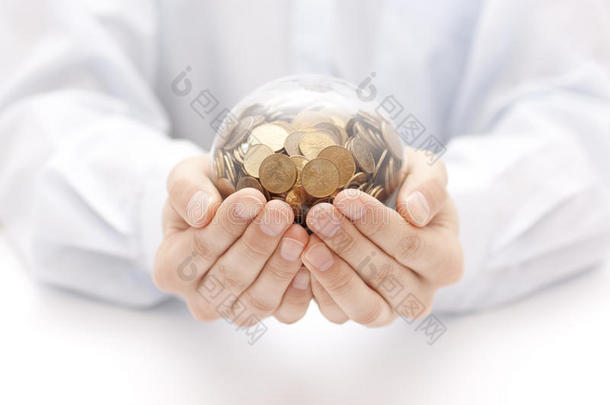 手里拿着钱的水晶球