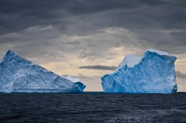 南极洲的巨大冰山