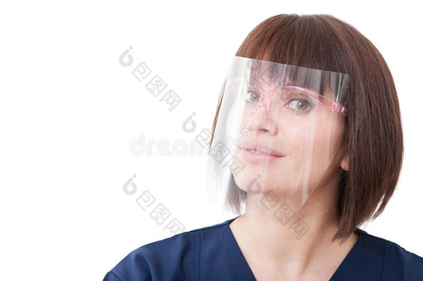 牙医女人戴着大防护医疗屏幕