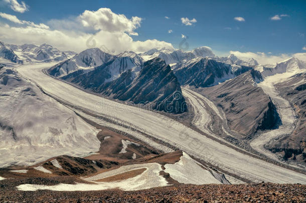 塔吉克斯坦的费琴科冰川