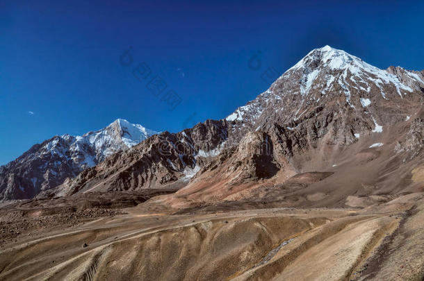 塔吉克斯坦的干旱山谷
