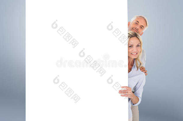 幸福夫妇的复合图像显示大海报
