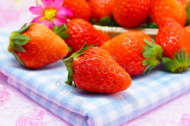 新鲜的日本草莓