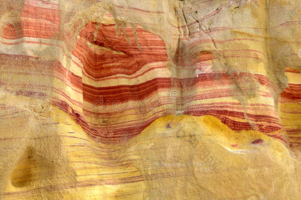 尼格夫沙漠中的彩色岩石。