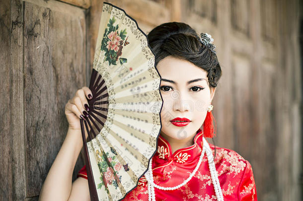 中国女人红色连衣裙传统旗袍