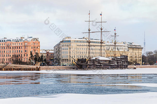 冬季在港口的<strong>大型帆船</strong>，圣彼得堡