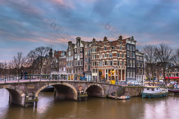 运河房屋日落阿姆斯特丹