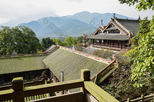 <strong>中国古代</strong>建筑外地衣覆盖石栏杆的观景台