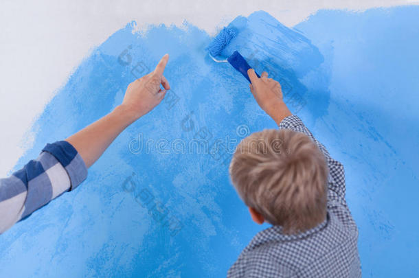 公寓蓝色男孩刷方格图案