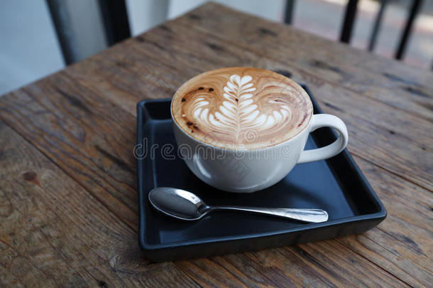 一杯木制的咖啡摩卡
