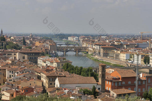 佛罗伦萨城市景观与桥梁在阿尔诺河
