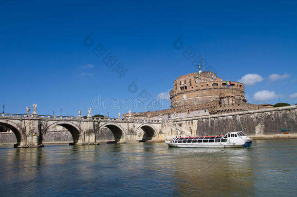 罗马<strong>沿河</strong>的古桥和城堡