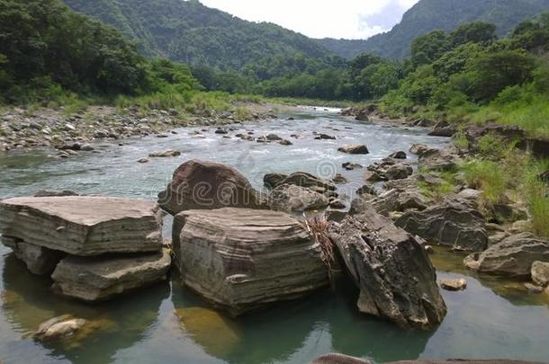 <strong>大河</strong>岩石