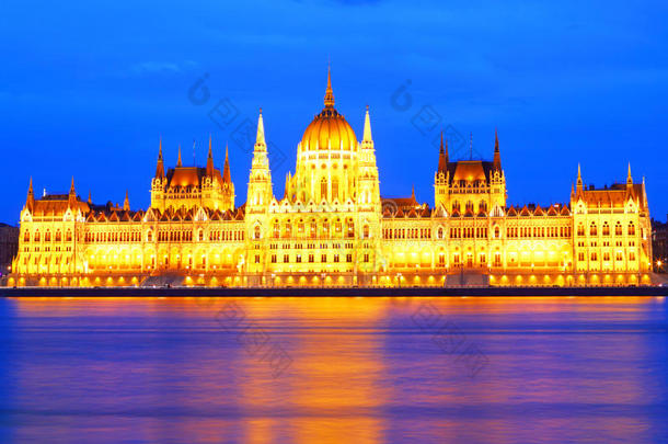 匈牙利。布达佩斯。晚安。议会大厦