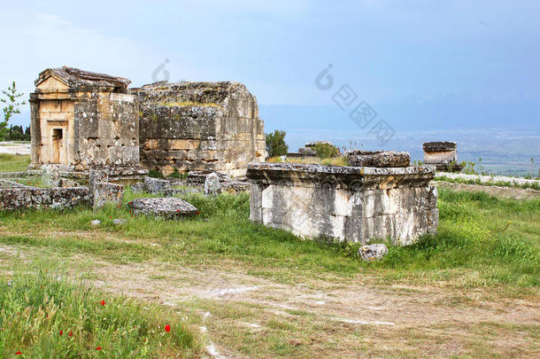 希拉波利斯墓地的古墓