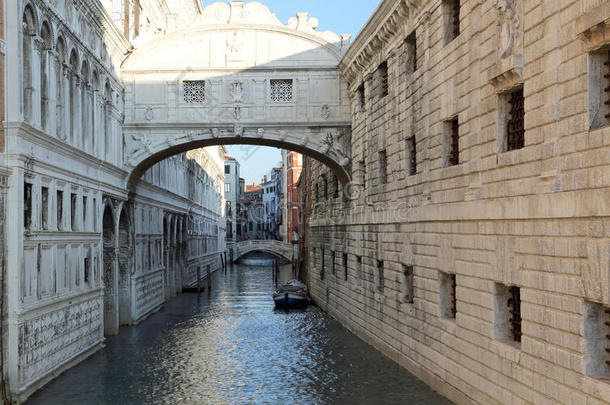 意大利威尼斯的<strong>叹息</strong>桥和多吉的宫殿和监狱