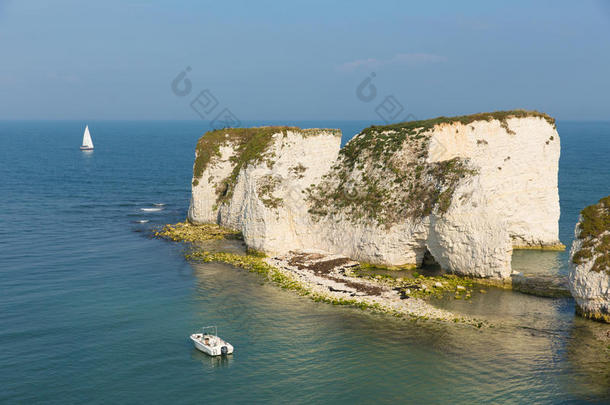 多塞特海岸粉笔悬崖，位于英国南部斯旺奇附近