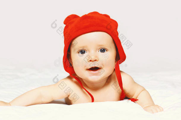 戴帽子的可爱宝宝的画像