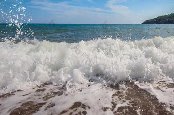 海滩海浪，海浪，海浪，泡沫，附近