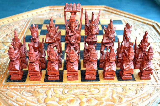 手工国际象棋游戏，由棋子和国际象棋组成