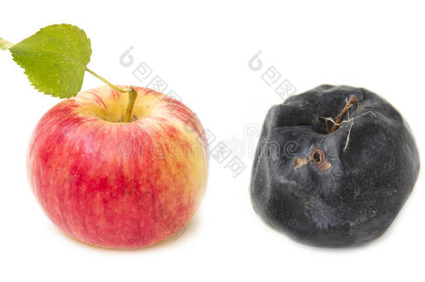 新鲜的红苹果和腐烂的苹果<strong>老了</strong>
