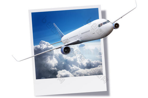 飞机从即时打印的照片或明信片中挣脱出来