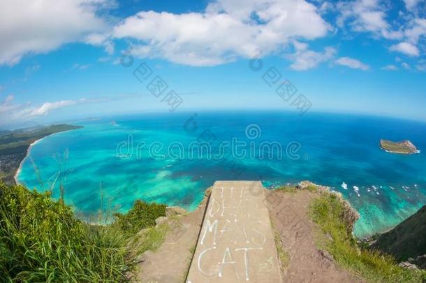 海湾海滩悬崖边缘夏威夷