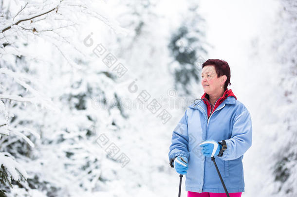 越野滑雪：年轻女子越野滑雪