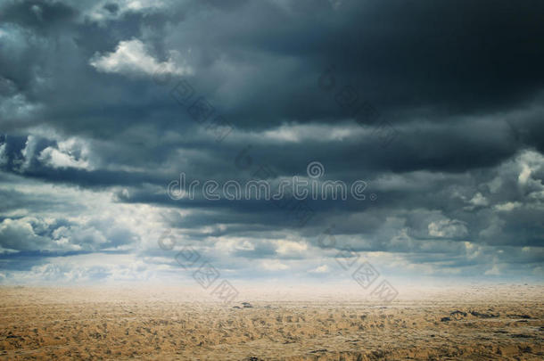 沙漠和云景的抽象背景