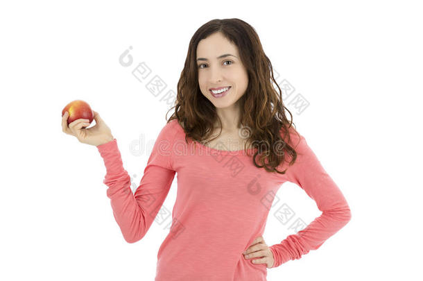 迷人的年轻女人展示了一个红苹果