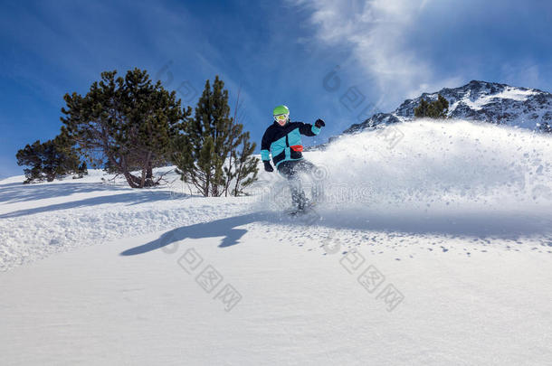 滑雪板下山