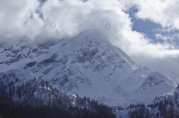 阿尔卑斯山行政区云多云的寒冷的
