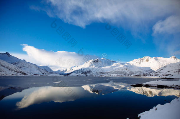 蓝色目的<strong>地峡</strong>湾湖风景