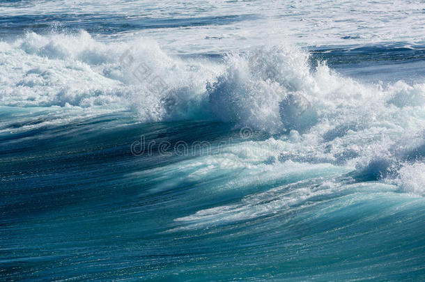 海浪在海上的<strong>冻结</strong>运动