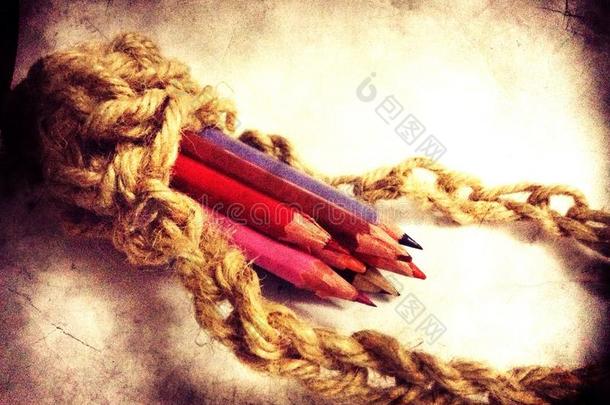 钩针铅笔持有人的彩色铅笔