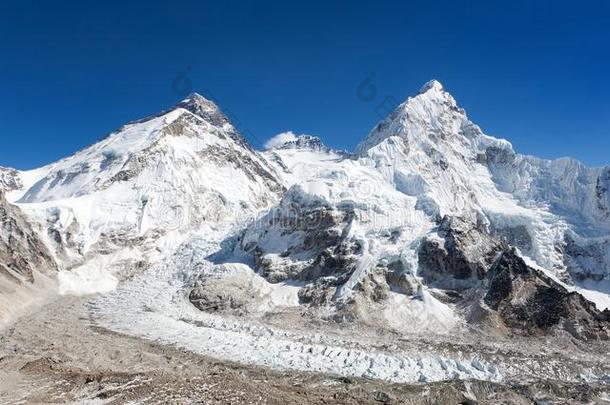 美丽的珠穆朗玛峰，卢瑟和珠穆朗玛峰