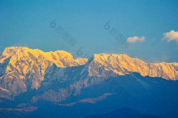 尼泊尔波哈拉的大雪山