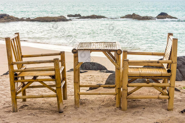 竹椅和桌子在Pak哭泣海滩