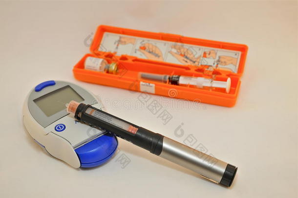 血糖仪，胰岛素笔和胰高血糖素