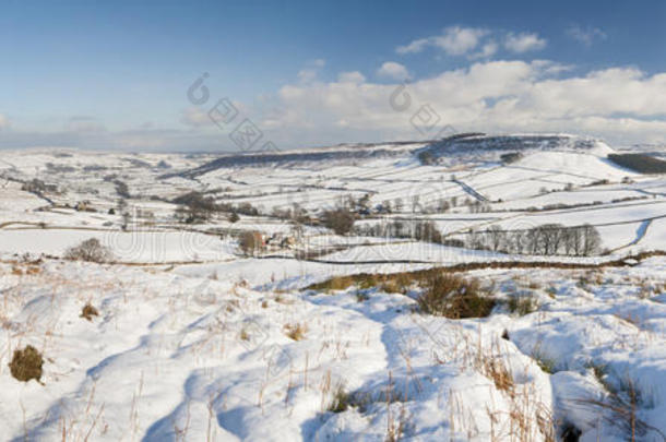 英国冬季乡村雪景