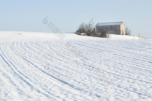 雪<strong>中建</strong>筑