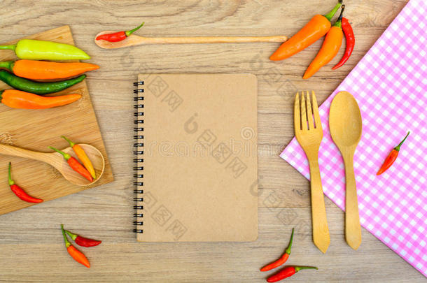 食品配料和厨具与笔记本