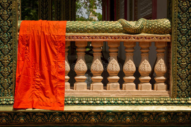 柬埔寨坎波特河畔寺庙里的僧袍